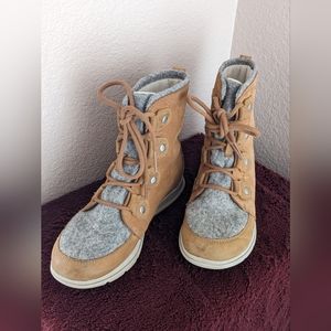 Sorel Explorer Joan Boot | Size: 7.5 | Tan/Gray